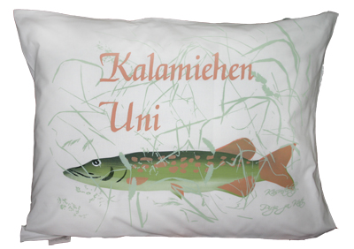 Käsinpainettu Kalamiehen uni – Hauki-tyynyliina