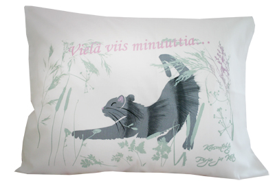 Käsinpainettu Vielä viis minuuttia-tyynyliina