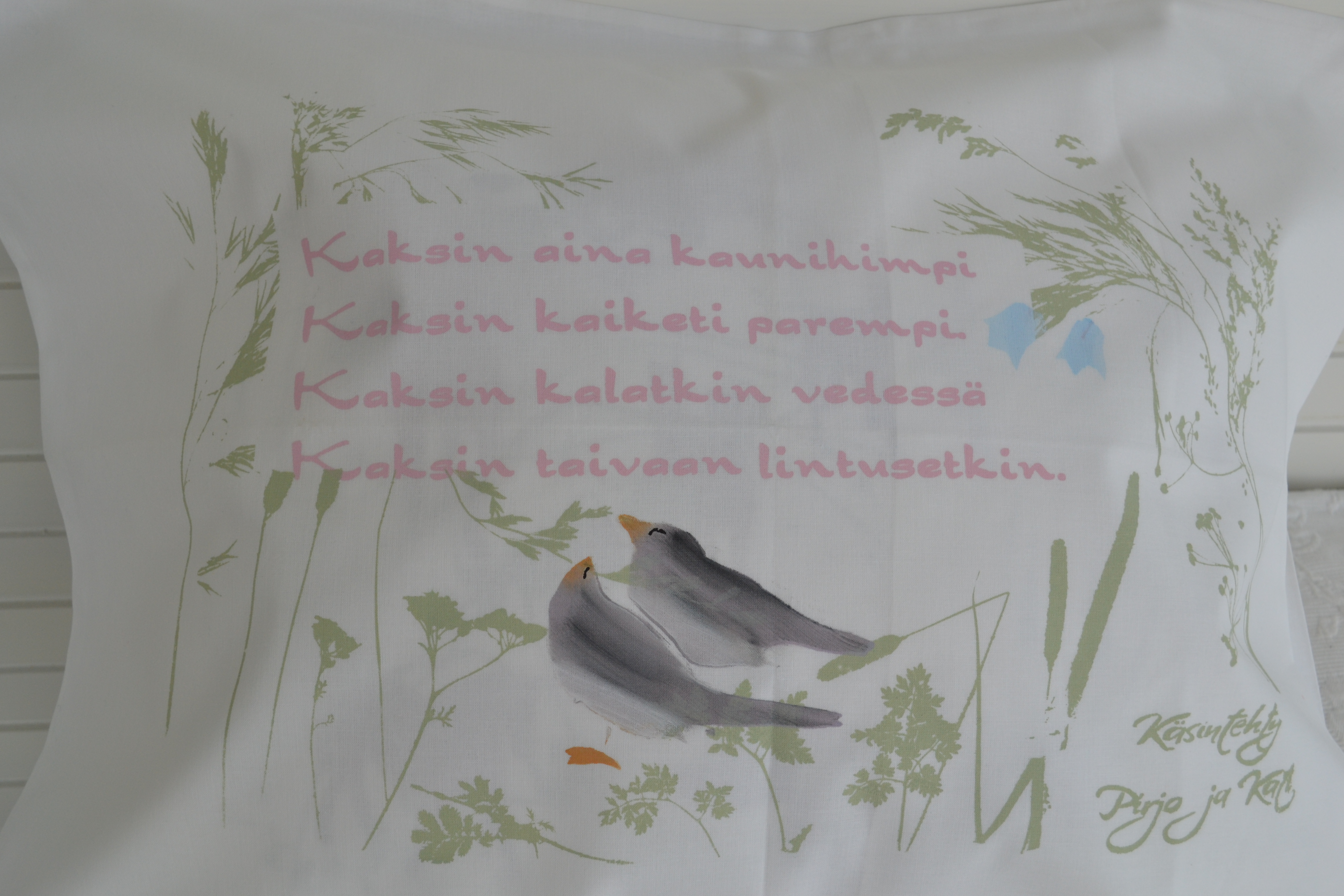 Käsinpainettu Kaksin aina-tyynyliina