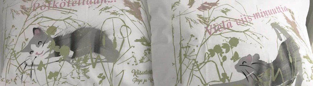 Käsinpainettuja kissatyynyliinoja