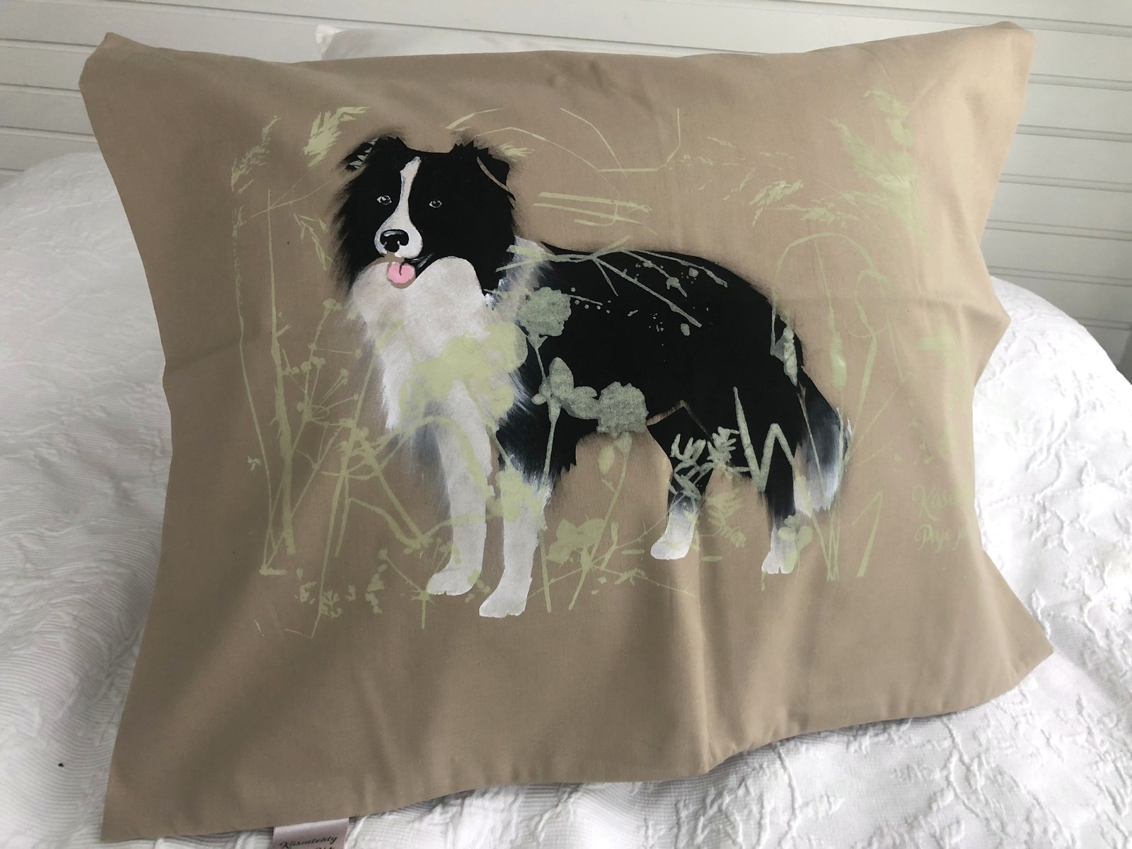 Käsinpainettu Bordercollie – savenvärinen kangas -tyynyliina